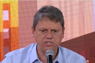 VÍDEO • Paraisópolis tem tiroteio durante agenda de campanha de Tarcísio de Freitas; candidato afirma ter sofrido atentados