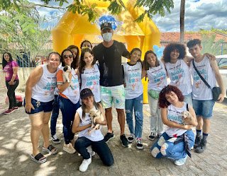 Anderson Correia realiza feira de adoção de animais com alunos de escola estadual de Caruaru