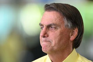 Após silêncio de 40 dias, Bolsonaro fala a apoiadores e diz que “nada está perdido”