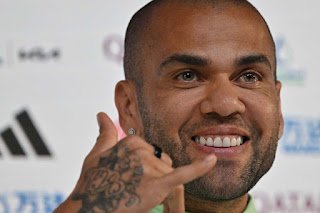 Daniel Alves: o jogador da seleção brasileira que virou estuprador na Espanha Daniel Alves: o jogador da seleção brasileira que virou estuprador na Espanha
