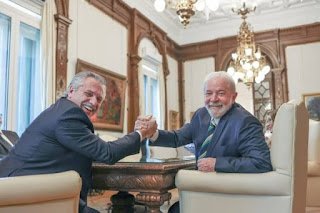 Lula e Fernández discutirão criação de moeda sul-americana comum