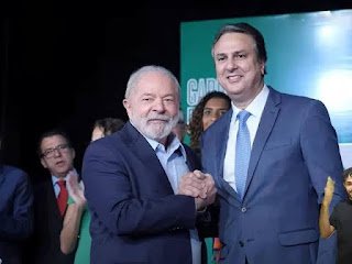 Ministro da Educação no governo Lula, Camilo Santana anuncia reajuste de 15% no piso nacional dos professores; valor passa a ser R$ 4,4 mil