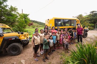 Gravatá: alunos do Sítio Sarampo que andavam até 4km para chegar à escola, são beneficiados com transporte escolar após anos de espera Gravatá: alunos do Sítio Sarampo que andavam até 4km para chegar à escola, são beneficiados com transporte escolar após anos de espera