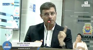 Apreensivo com quantidade de turistas durante o verão, fala do prefeito de Cabedelo-PB vira meme: “se todo mundo der descarga ao mesmo tempo a cidade explode”