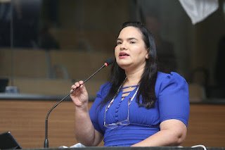 Recife: Michele Collins passa a liderar bancada do PP na Câmara que deixa a base do governo Recife: Michele Collins passa a liderar bancada do PP na Câmara que deixa a base do governo