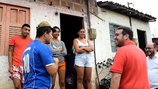 Gravatá: em dia que antecede o lançamento do programa ‘Abraçando Gravatá’, Léo Giestosa visita moradores da ‘Linha do Trem’