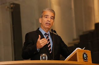 Na Alepe, Alberto Feitosa repercute ausência da gestão estadual em reunião sobre Escola de Sargentos
