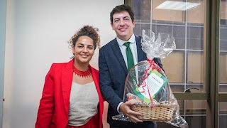 Na Alepe, Rosa Amorim presenteia deputados com cestas de produtos oriundos do MST Na Alepe, Rosa Amorim presenteia deputados com cestas de produtos oriundos do MST