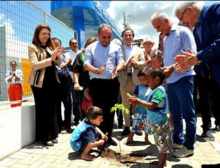 Presidente do TCE, Ranilson Ramos visita creche em Vitória de Santo Antão