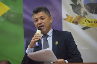 Chã Grande: prefeitura atende Indicação de Ademir Batista e inicia entrega de fardamento aos alunos da rede pública municipal