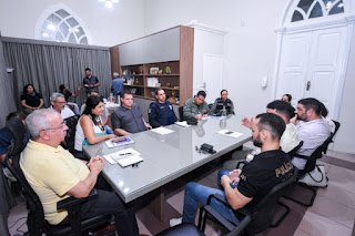 Prefeito de Gravatá debate segurança nas escolas