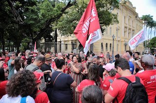 Dani Portela acompanha professores em marcha ao Palácio do Campo das Princesas Dani Portela acompanha professores em marcha ao Palácio do Campo das Princesas