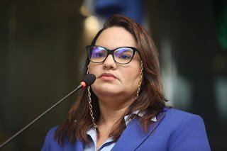 Michele Collins cobra da prefeitura do Recife informações sobre o Carnaval 2023