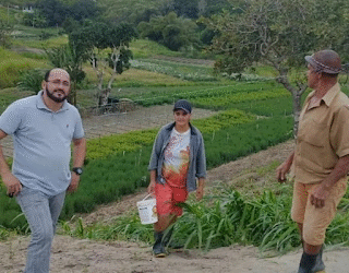 Repost • Gravatá: Val Pessoa visita trabalhadores rurais e leva assistência através da Associação de Lagoa Queimada Repost • Gravatá: Val Pessoa visita trabalhadores rurais e leva assistência através da Associação de Lagoa Queimada