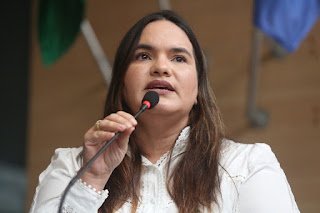 Michele Collins denuncia ao MPPE suposto caso de maus-tratos a crianças abrigadas pela Prefeitura do Recife