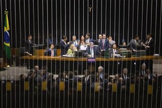 “PL da censura”: votação do PL das Fake News é adiada na Câmara após pedido do relator