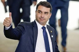 TSE multa Flávio Bolsonaro em R$ 5 mil por fake news contra Lula TSE multa Flávio Bolsonaro em R$ 5 mil por fake news contra Lula
