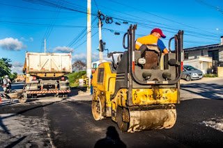 Prefeitura de Gravatá realiza trabalho de manutenção asfáltica em diversas ruas