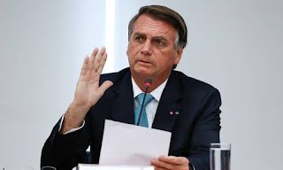 Bolsonaro se desculpa por fake news sobre vacina: “um equívoco”