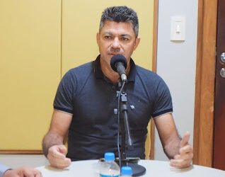 Chã Grande: no rádio, Ademir Batista afirma que passou a ser alvo de críticas da base governista após levar projeto de empréstimo de R$ 30 milhões ao conhecimento da população; Câmara fará Audiência Pública sobre o assunto Chã Grande: no rádio, Ademir Batista afirma que passou a ser alvo de críticas da base governista após levar projeto de empréstimo de R$ 30 milhões ao conhecimento da população; Câmara fará Audiência Pública sobre o assunto