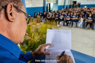 Agrestina: Josué Mendes assina PL do reajuste salarial de quase 15% para professores