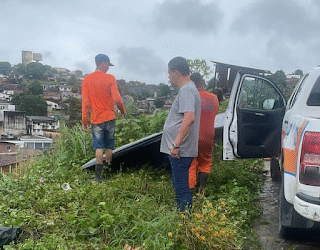 Olinda: Saulo Holanda acompanha trabalho preventivo da Defesa Civil em áreas de risco