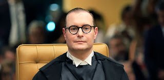 Zanin arquiva processo contra Bolsonaro por suposta omissão na compra da vacina Zanin arquiva processo contra Bolsonaro por suposta omissão na compra da vacina