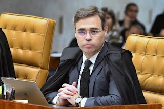 Com placar favorável de 5 a 1, Mendonça pede vista e STF adia votação sobre legalização da maconha