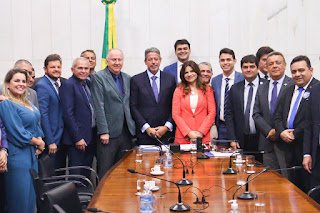 Em reunião com presidente da Câmara, CNM apresenta dados da crise nos municípios e pede avanço de pautas prioritárias