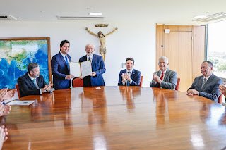 Governo, Centrão e empresas brigam no bilionário setor das apostas