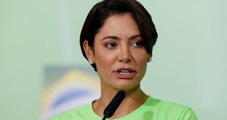 Michelle diz que Flávio Dino é ‘lobo em pele de cordeiro’ e que não existe ‘comunista cristão’ Michelle diz que Flávio Dino é ‘lobo em pele de cordeiro’ e que não existe ‘comunista cristão’