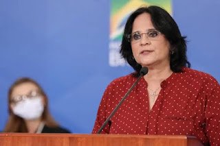 Damares é internada em Brasília-DF após paralisia facial Damares é internada em Brasília-DF após paralisia facial