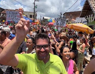 Nas ruas de Gravatá, Léo Giestosa maratonou e curtiu sem moderação o Carnaval 2024 Nas ruas de Gravatá, Léo Giestosa maratonou e curtiu sem moderação o Carnaval 2024