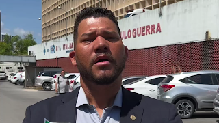 Fiscalização de Abimael Santos no Hospital da Restauração mostra pacientes em corredores e constata denúncia de apenas quatro trabalhadores atuando na reforma do prédio