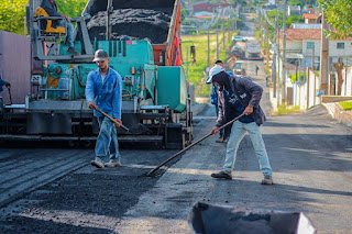Prefeitura de Gravatá realiza aplicação de asfalto e traz melhorias na mobilidade no bairro Porta Florada