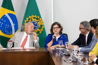 Sancionada lei que protege trabalhadores de arquivos e bibliotecas
