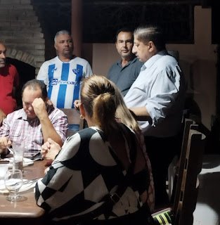 Júnior Darita e Joaquim Neto juntos em foto que circula nas redes sociais em Gravatá, indicando possível aliança política para as eleições de 2024.