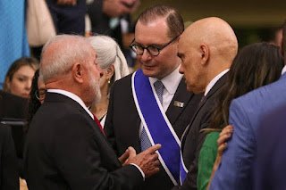 Sem maioria no Congresso, governo Lula se agarra ao STF