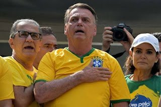 Defesa volta a pedir ao STF devolução de passaporte de Bolsonaro