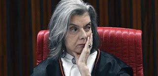 Cármen Lúcia é eleita presidente do TSE