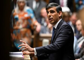 Primeiro-ministro do Reino Unido convoca eleições antecipadas e dissolve Parlamento