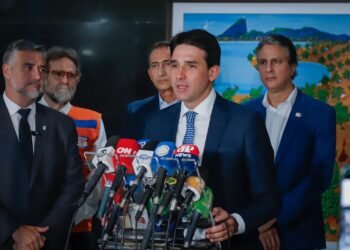 Silvio Costa Filho anuncia retomada dos voos comerciais na Base Aérea de Canoas (RS)