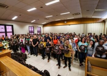 Agentes Comunitários de Saúde e de Combate às Endemias recebem novos fardamentos e kits com equipamentos de proteção individual