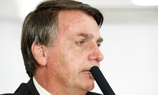 Bolsonaro responde bem a tratamento, mas não tem previsão de alta, diz boletim médico