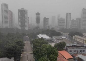 Recife em estado de alerta por conta das chuvas nesta quinta-feira (30); Prefeitura recomenda evitar deslocamentos desnecessários nas próximas horas