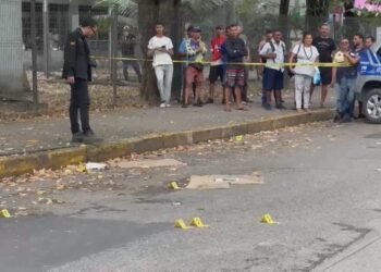 Entregador de água mineral é morto à luz do dia, com mais de dez tiros, em rua movimentada de Boa Viagem