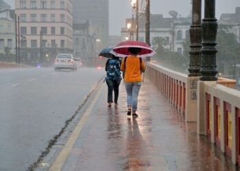 Chuva na capital pernambucana: prefeitura do Recife cita “alagamentos’ emite alerta de atenção para esta teça-feira (28)