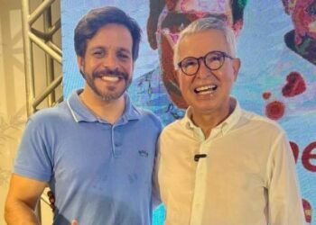Prefeito de Vitória, Paulo Roberto indica o filho para vice na chapa de Elias Gomes, em Jaboatão, e se fortalece na RMR