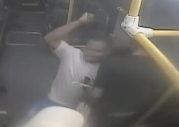 Polícia prende homem que matou universitário a facadas durante assalto a ônibus; VÍDEO mostra o crime