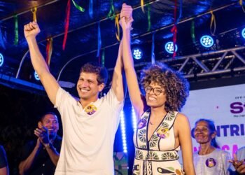 Ao lado de João Campos, Ste Vilela lança pré-candidatura à vereadora do Recife